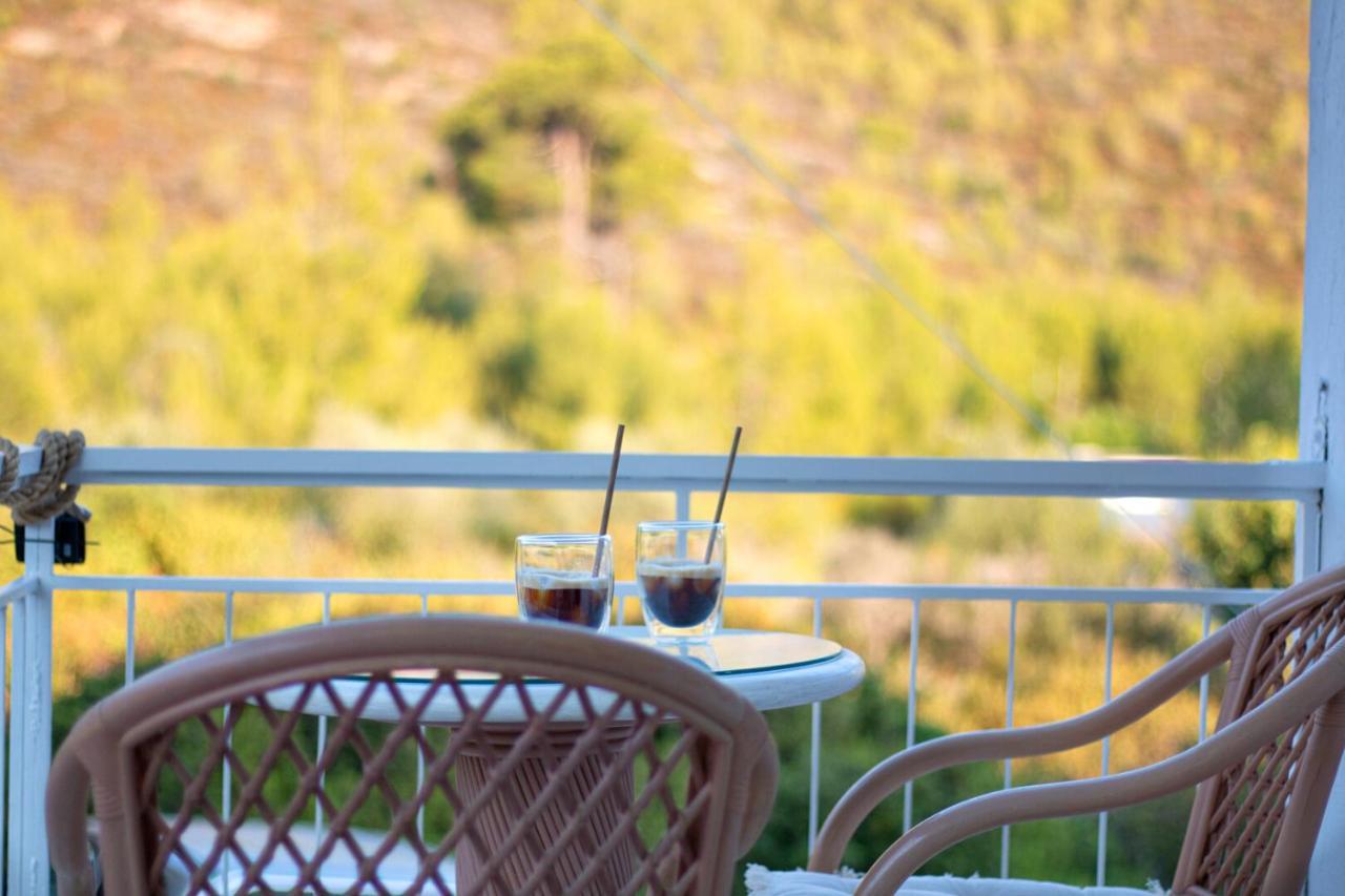 Summer Feel Suites Poros Town Bagian luar foto