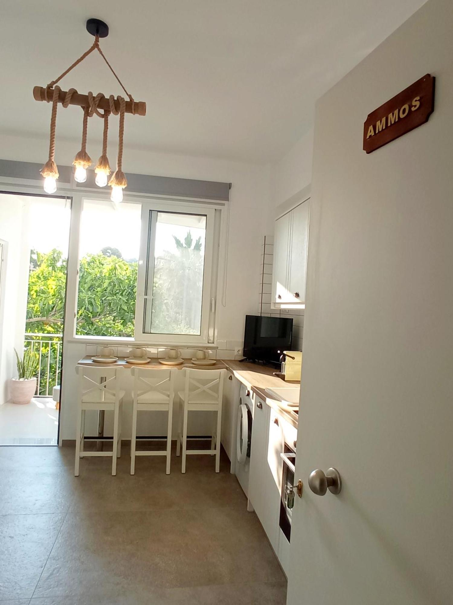 Summer Feel Suites Poros Town Bagian luar foto