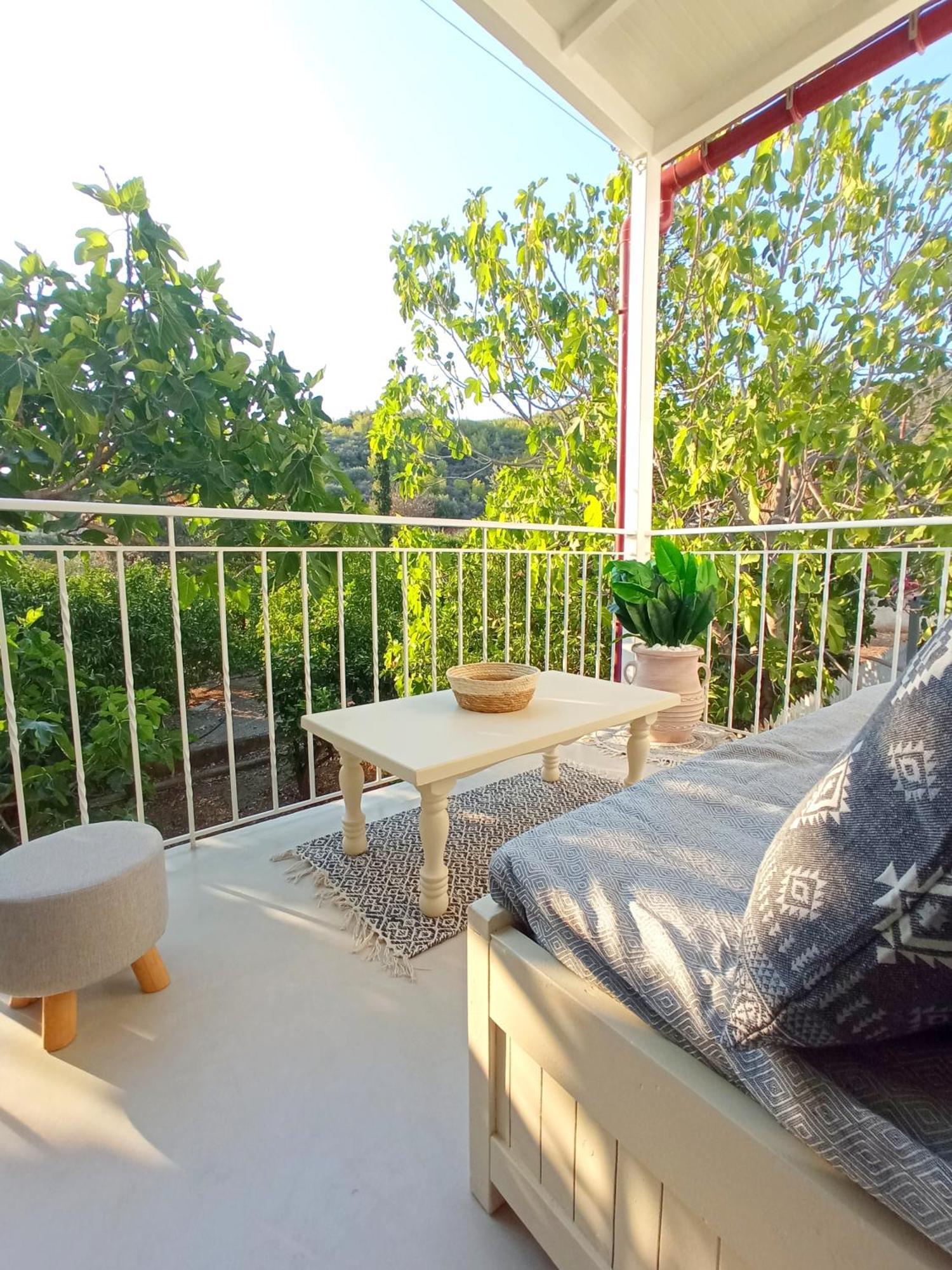 Summer Feel Suites Poros Town Bagian luar foto